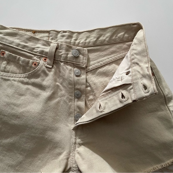 Levi's 501 Beige Tan Cutoff Shorts- size 26 - Picture 5 of 10